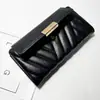 Cartera de Mujer Nueva de Estilo Largo Transfronteriza, Color Sólido Simple, Bordado Vintage de Alta Gama, Cartera de Mujer con 70% de descuento, En Stock para Venta al por Mayor