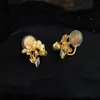 Série Chunshan Original Banhado Espesso Ouro 18K Flor Jateada Fosca Brincos de Zircônia Luxo Acessível Elegante Frescos Brincos