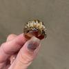 Anillo de Dedo Índice de Satén Plegado de Borde Ancho, Incrustado de Diamantes, Estilo Vintage Femenino Elegante, Diseño con Borde tipo Falda