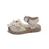 Novas Sandálias Infantis 2026 Verão Confortáveis Fashion Simples Sapatos de Praia para Meninas Sapatos Infantis Princesa Pérola Laço