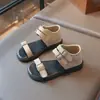 Sandálias Versáteis para Meninas Estilo Francês 2026 Novo Estilo de Verão Fivela de Cinto Sapatos Romanos Sandálias de Plataforma com Salto Sandálias Abertas