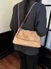 Bolsa Transversal de Nicho da Moda Feminina 2025 Outono/Inverno Nova Bolsa de Ombro com Corrente Camurça Estilosa Versátil Bolsa de Ombro Transversal