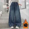 Calça jeans feminina de perna larga com forro de fleece, calça longa de corte solto, estilo primavera e outono para meninas mais velhas, calça longa casual moderna e estilosa para outono e inverno
