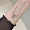 Collar Nuevo Estilo Nudo de Cuerda Cubo de Azúcar Pequeño para Mujer, Simple y Versátil, Lujo Ligero, Nicho, Diseño de Moda de Alta Gama, Regalo de San Valentín