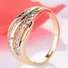 Anillo de compromiso de oro rosa con microincrustaciones de circonitas, joyería de moda, venta directa.