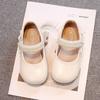 Sapatos de Salto Único Prateados para Meninas 2026 Novos Sapatos Mary Jane de Couro para Primavera e Outono Sapatos de Princesa com Laço de Pérola para Meninas