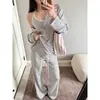 Pijama Rayado Blanco y Gris Estilo Japonés para Mujer, Nuevo Modelo Primavera y Otoño 2025, Talla Grande, Parte Superior de Manga Larga y Pantalones Largos, Adecuado para Usar Afuera como Ropa de Casa