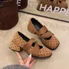 Elegantes sapatos Mary Jane, estilo feminino, nova coleção de outono, sapatilhas de bico raso, design de bolinhas doce e gracioso, característica simples de aumento interno de altura, 2026