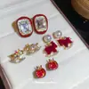 Brincos de Cavalo Quadrados Geométricos com Gotejamento de Óleo, Inseridos com Diamantes na Agulha de Prata, Brincos Ancora Vermelhos Outono e Inverno, Brincos de Luxo Leve de Alta Qualidade para Mulheres