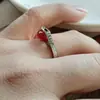 Nuevo Anillo de Ámbar de Sangre Artificial Estilo Chino para Mujer, Lujo Ligero, Temperamento de Gama Alta, Anillo Único de Aleación para Entrega