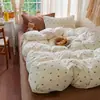 Estilo ins, diseño minimalista, juego de ropa de cama de invierno de felpa de leche con estampado de cerezas de cuatro piezas, adecuado para dormitorios estudiantiles, juego de tres piezas de felpa de doble cara