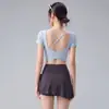 Conjunto de yoga V-neck com cruzamento nas costas, lindo, sensação de pele nua, amigável à pele, bojos fixos, manga curta, para fitness, corrida, treino, roupa de yoga