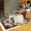 Transfronterizo 2025 nuevo modelo piel de oveja beige avena estilo universitario original retro simple bandolera casual bolso de hombro mochila