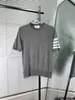 Venda Direta de Fábrica de Camisa de Lã Tricotada Respirável Feminina de Manga Curta Nova de Alta Qualidade com Listras de Quatro Barras e Gola Redonda para o Verão