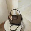 Bolso de Mano Retro de Nicho Mate Otoño e Invierno para Mujer 2026 Nuevo Bolso Cruzado Versátil Bolso Tote Pequeño de Mano Súper Caliente Exquisito