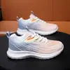 Fabricantes transfronterizos envían zapatos Jinjiang para mujer, zapatillas ultraligeras para correr, zapatos con amortiguación, zapatillas de salto de longitud para niñas