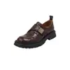 Mocassins retrô estilo britânico com bico redondo, sola grossa e corte baixo para pessoas baixinhas, sapatos slip-on de pele de carneiro com textura manual para o outono de 2024