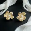 Brincos de Flor com Pérolas Artificiais Estilo Novo 2026, Brincos de Moda Elegantes e Versáteis para Mulheres, Banhados a Cobre com Ouro Real, Acessórios de Orelha de Luxo Leve