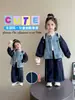 Conjunto Jeans para Meninas Primavera e Outono 2026 Nova Moda Jaqueta Patchwork Infantil Roupa de Outono para Bebês Conjunto Elegante de Duas Peças