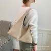 Bolso de hombro grande de ante vintage modelo nuevo invierno 2026 para uso diario con bolsa accesoria para debajo del brazo