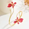 Pulsera Cruzada Europea y Americana de Flor Hueca Mariposa Nicho de Alto Grado Temperamento Anillo de Brazo Personalidad Exagerada Nueva Joyería de Brazo para Mujeres