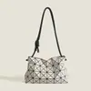 Popular Bolso de Mujer de Comercio Exterior 2025 Nuevo Geométrico Acolchado Bolso de Hombro Bolso Cruzado con Cordón de Moda Simple para Mujer Tendencia
