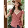 Camisa Roja a Cuadros con Encaje, Manga Corta, Cuello en V, Adelgazante, Estilo Romántico Francés de Verano para Figuras Pequeñas