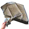 Nuevo Estilo Lujo Ligero Avanzado 70cm Cuadrado Pequeño Versátil Profesional Bufanda de Seda para Mujer Bufanda de Seda Artificial Chal Protector Solar