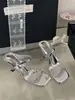 Sandalias Chuyuji de punta cuadrada con tira de pedrería estilo coreano para mujer, nuevo modelo primavera-verano 2026, tacones de aguja de charol para uso en exteriores