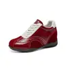 Nueva colección de otoño 2026 para mujer: Zapatos deportivos casuales de suela blanda, estilo retro, con un ligero tacón para mujeres menudas, diseñados para looks inspirados en el ballet