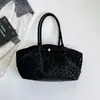 Bolso tote grande de leopardo retro para mujer, bolso de hombro simple de piel suave con un amuleto de felpa, adecuado para ir al trabajo y para uso casual