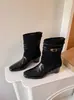 Botas Western de Patchwork Retrô Femininas Outono Novo Bico Quadrado Salto Baixo Franzidas Botas Doce Cool Fivela de Metal Emagrecedoras Botas Femininas