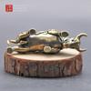 Llavero Colgante Zodiaco Buey de Latón 3D con Patrones Grabados para Riqueza y Seguridad, Pequeño Regalo Zodiaco Buey