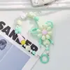 Corrente de celular fresca em cores de macaron com miçangas fofas de borboleta e coração, um acessório adorável para bolsas e celulares de meninas