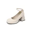 43 sapatos de salto alto tamanho grande 8cm de altura nova viagem com fivela sapatos de salto grosso Inglaterra 40 geração cabelo 2023 comércio exterior bico quadrado