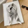Pañuelo de Seda Estilo Old Money, Accesorio de Cuello de Lujo Ligero Francés de Gama Alta para Mujer, Modelo Nuevo 2026 Banda para el Cuello Pañuelo Cuadrado Pequeño