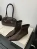Botines de felpa con punta aguda que aumentan la altura para mujer 2026 Otoño/Invierno Nuevas Llegadas Botas de mujer con forro de felpa Estilo coreano Botas adelgazantes Botas de moda para mujer