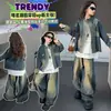 Conjunto de Mezclilla para Niñas 2026 Nueva Ropa de Primavera y Otoño para Niños Chaqueta con Pantalones de Pierna Ancha Curvados y Conjunto de Tres Piezas Estilo Vintage