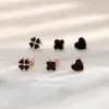 Pendientes de Resina Negra con Forma de Corazón y Trébol de Cuatro Hojas Estilo Coreano y Japonés Tornillo de Cierre Pendientes de Tachuela de Trébol de la Suerte con Forma de Corazón para Mujer