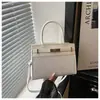 Comércio exterior casual retrô workwear 2026 luxo leve pingente PU bolsa simples chique ombro transversal para mulheres