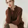 Conjunto de dos piezas para mujer de cachemira de cinco agujas engrosado, cárdigan de punto con cuello alto, pantalones cortos acanalados de color liso clásico, conjunto de moda