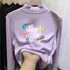 Ropa infantil versátil: nuevos estilos de otoño e invierno de tops forrados de felpa para niñas, con cuello semi-alto, diseñados para niños mayores, que brindan calidez y un look casual