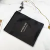 Bolsita de terciopelo negro con cordón y logo estampado en pan de oro, bolsa de almacenamiento para mascarillas de ojos, joyería y regalos, bolsa pequeña de terciopelo portátil