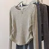 ¡Ajustado y fácil de llevar! Top acanalado color caqui, modelo nuevo 2026, de manga larga y plisado, disimula el abdomen, estiliza y favorece.