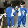 Conjunto de moletom infantil de primavera e outono com estampa de desenho animado, conjunto esportivo infantil de duas peças estilo coreano, adequado para crianças pequenas e de meia-idade, para exportação