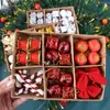 Conjunto de Caixa de Presente Duoduo de Natal Bola de Natal Pequena Pingente de Laço Decoração de Árvore de Natal Pingente de Basto de Plástico