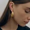 Pendientes de Aro Lisos en Forma de C Cepillados del Mismo Estilo que Wu Xin para Mujer, Diseño de Nicho, Lujo Ligero, Sensación de Alta Gama, Versátiles para el Uso Diario y para Ir al Trabajo