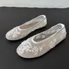 Zapatos Planos de Ballet Bordados Verano 2026 Moda Femenina Malla Hueca Punta Redonda Suela Plana Zapatos de Mujer Comercio Exterior Mayoreo