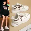 Novos Sapatos Femininos de Primavera, Sapatos de Pai, Estilo Coreano Versátil com Sola Grossa para Aumentar a Altura, Tênis de Solado Macio, Sapatos Brancos Casuais, Sapatos da Moda