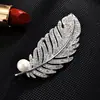 Versão coreana de broche de pérola e diamante de alta qualidade, moda, anti-luz, fivela de lenço de borboleta, pino fino de alta qualidade, atacado de vestuário